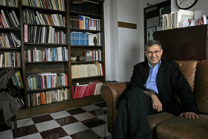 Alig kezdődött el a dedikálás, máris óriási a sor a könyvfesztivál sztárvendégénél