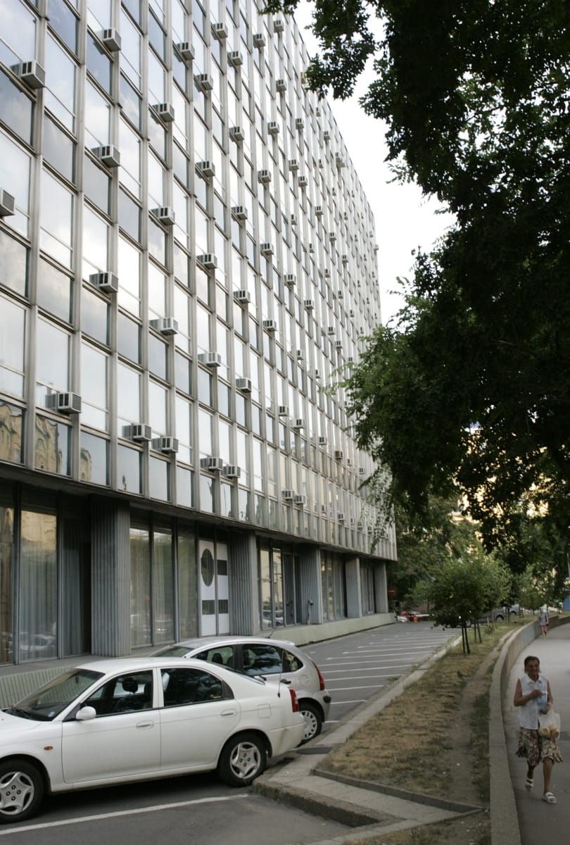 Lebontják Budán a gazdasági minisztérium irodaházát