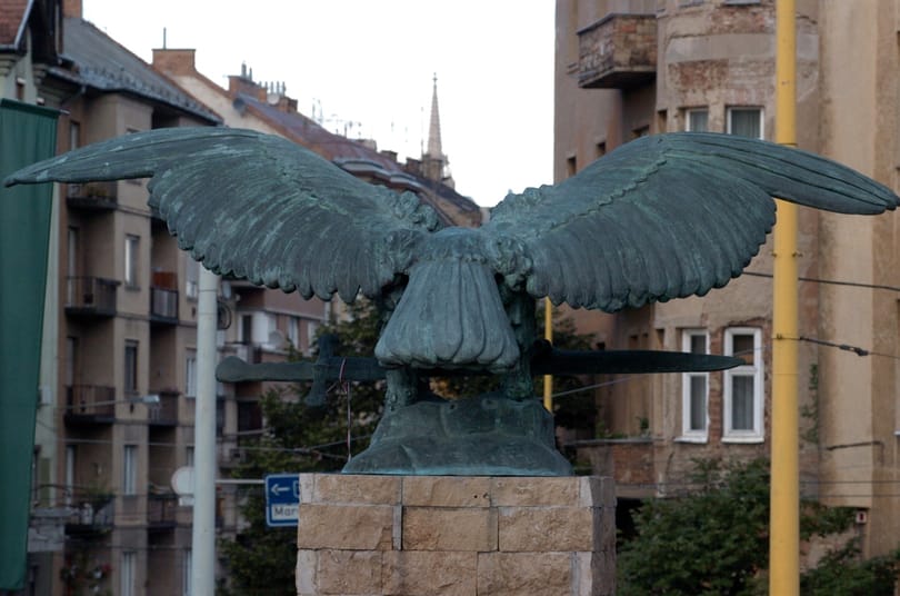 Első világháborús emlékmű lesz a hegyvidéki turulszoborból