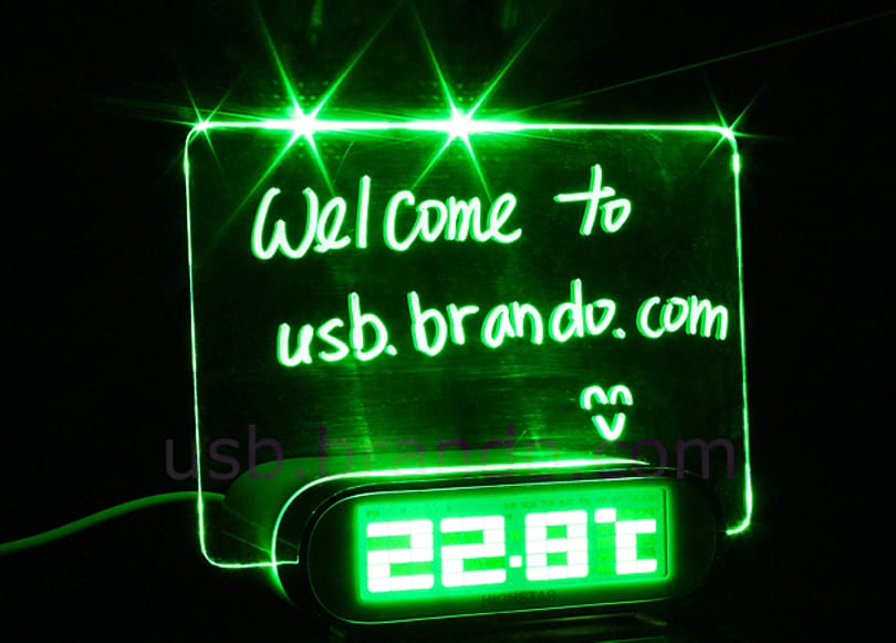 Itt a törölhető memóriás USB osztó
