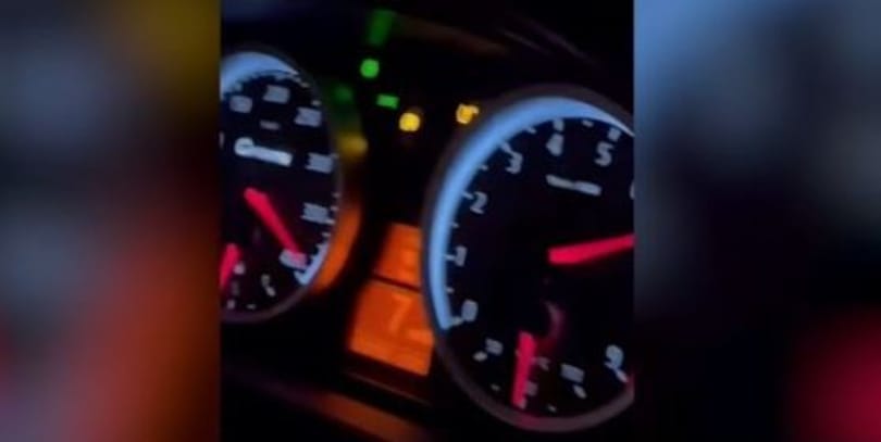 Elhinni is nehéz, de 390 km/h-s tempóval száguldozott egy autós Varsóban – videó
