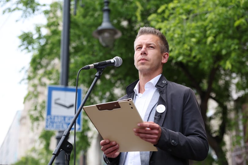 Publicus: Holtversenyben Dobrev Klára és Magyar Péter Pártja