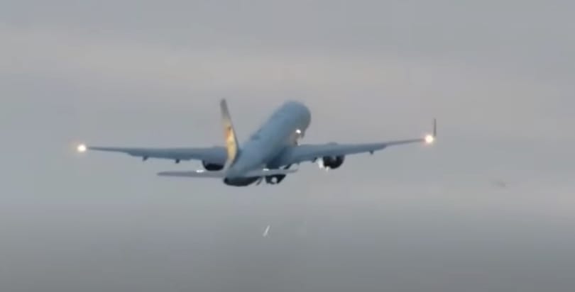 Videó: Madárral ütközött az Air Force Two, rajta az amerikai alelnökkel