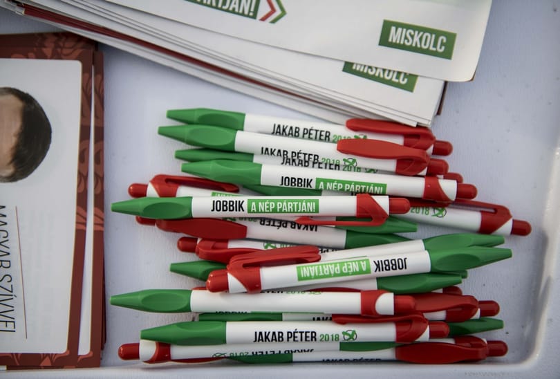 Fizethet a Jobbiknak a Lokál és a Magyar Idők