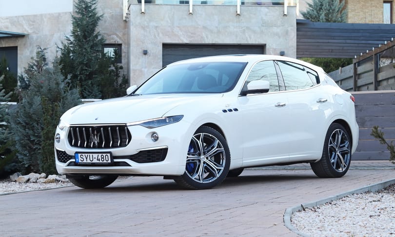 Gázolaj helyett egy kis villany: teszten az első hibrid Maserati SUV