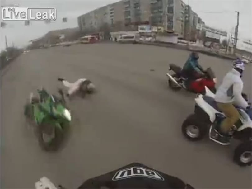 Valószínűleg ez a motorosok egyik rémálma - videó