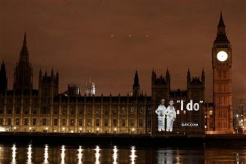Beledőlhet a Temzébe a brit parlament épülete
