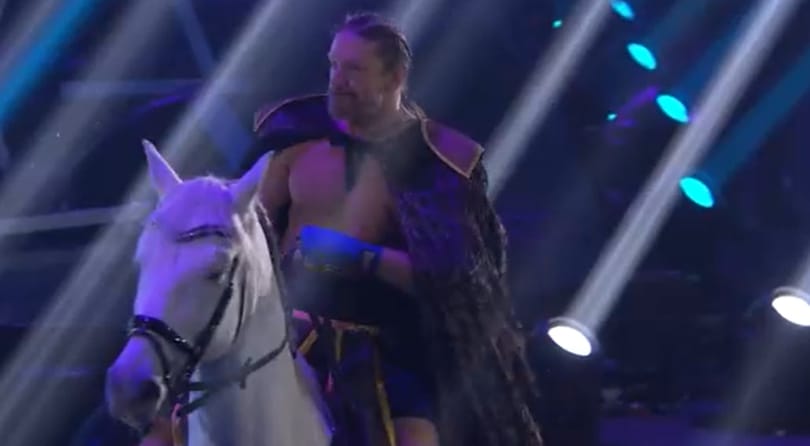 Pintér Tibor lóháton vonult be a bokszmeccsére, ahol zabolátlan csődörként konferálták fel