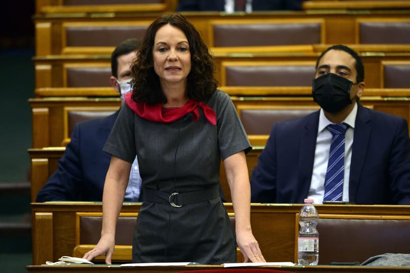 Egy év próbára bocsátották a fideszes propagandistákat, akik Szabó Tímeát fertőzést terjesztő parazitához hasonlították egy cikkben