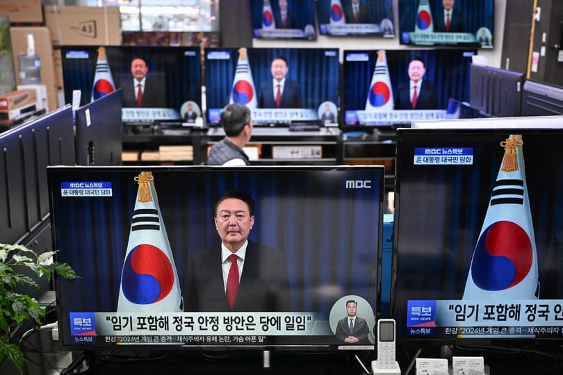 Szabadul politikai élőhalottá vált elnökétől a demokrácia erejét bizonyító Dél-Korea