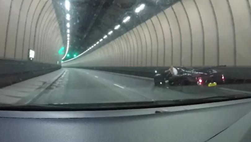 Előkerült a videó, amikor összetöri a sofőr Lewis Hamilton volt hiperautóját