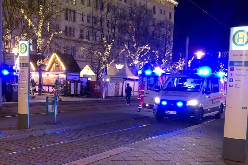 Autó hajtott a tömegbe a magdeburgi karácsonyi vásáron, legalább két ember meghalt, rengeteg a sérült
