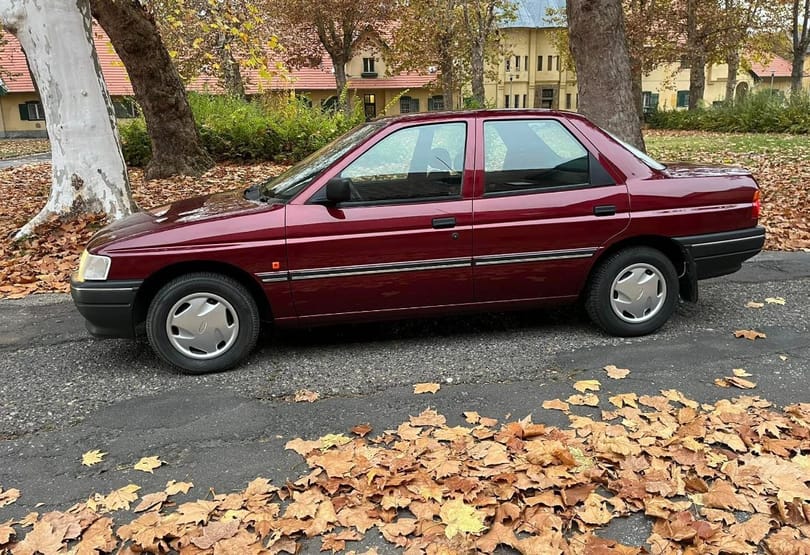 Harminc év alatt ötezer kilométert sem futott ez a magyar Ford Escort