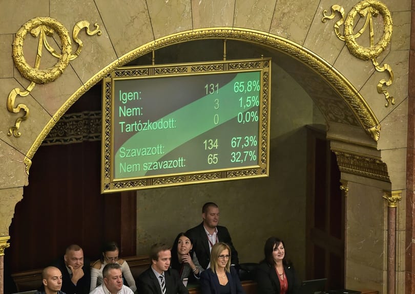 Csak hárman szavaztak nemmel az alkotmánymódosításra