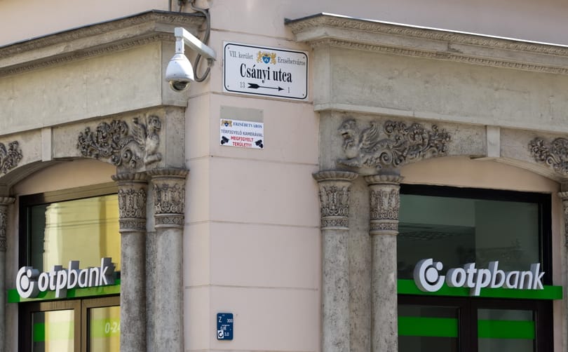 Novembertől veszi át az OTP az AXA hiteleseit