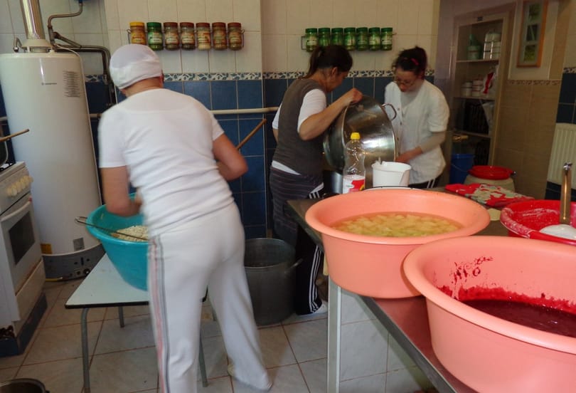 „Hát, a kaján spórolunk. Majd éhen döglünk”