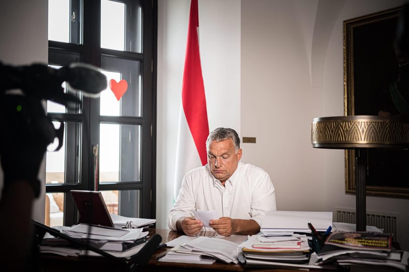 Orbán Viktor szerint a magyar ellenzék olyan, mint a kolbász