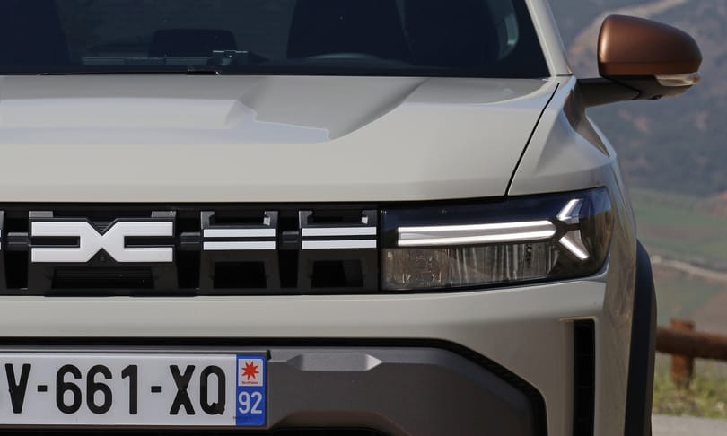 A Dacia ismét nagyot tarolhat, jön a Duster kistestvére