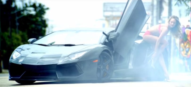Szexi csajok, brutális Lamborghini az új Victoria's Secret videóban