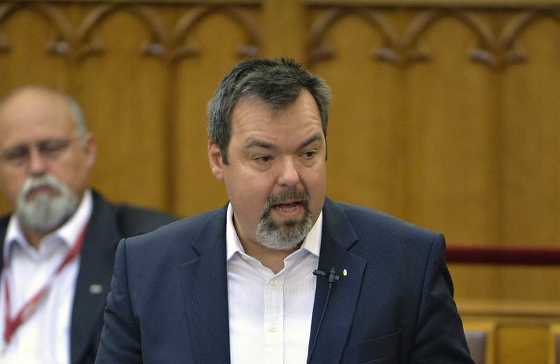 Népszabadság: L. Simontól nem túl távol álló cég kapott tízmilliókat könyvkiadásra