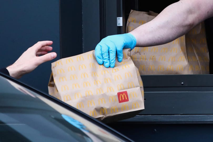 Illatos óriásplakáttal reklámozza magát a McDonald's