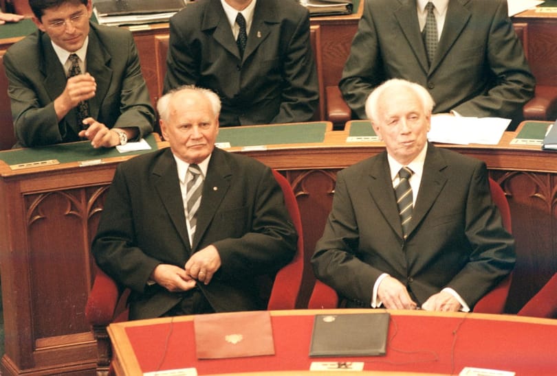 Legyen Mádl Ferenc út és Antall József tér!