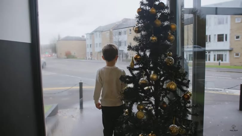 A karácsonyt nem megvenni kell, hanem tenni érte – íme a legmeghatóbb ünnepi kisfilm idén