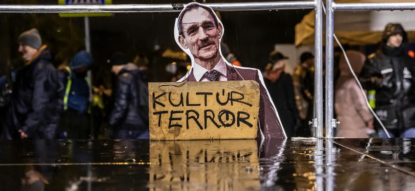 Rendőrökkel, honvédekkel példálózott Pintér a státusztörvényről szóló szerdai egyeztetésen