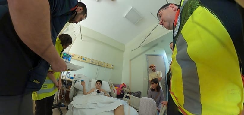 A magyar mentők végre kezet foghattak Alival, akinek az életéért 36 órán át küzdöttek