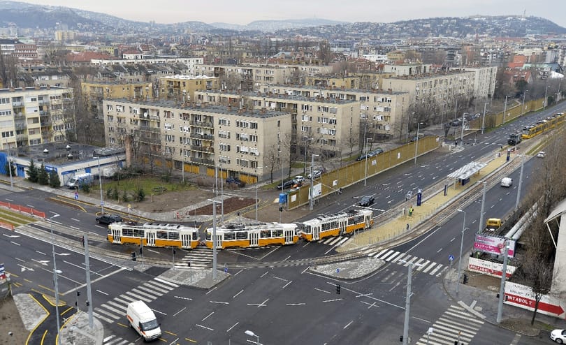 Drágán fog befutni az 1-es villamos az Etele térre