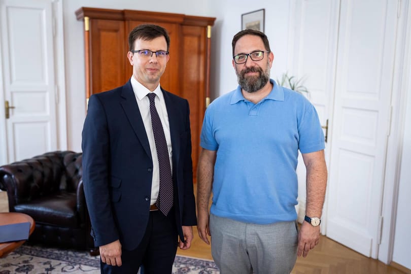 Bóka János személyesen is egyeztetett a Sziget főszervezőjével a Kneecap fellépéséről