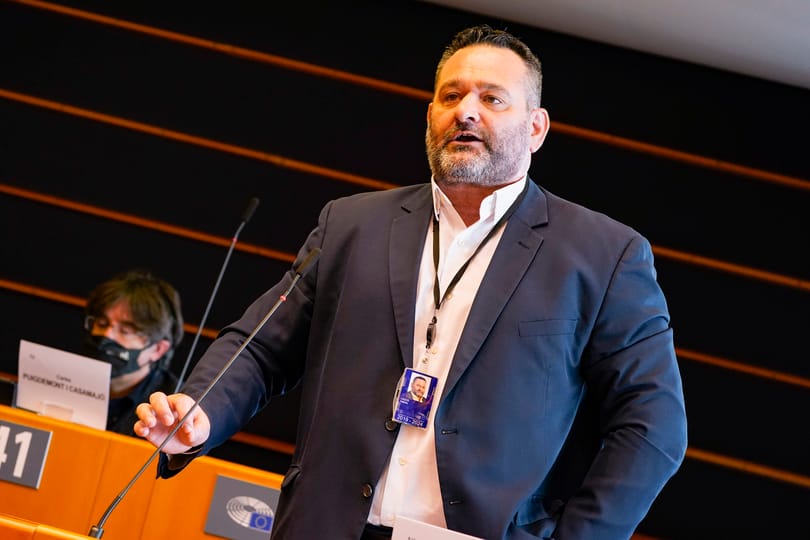Letartóztattak egy görög újnáci EP-képviselőt