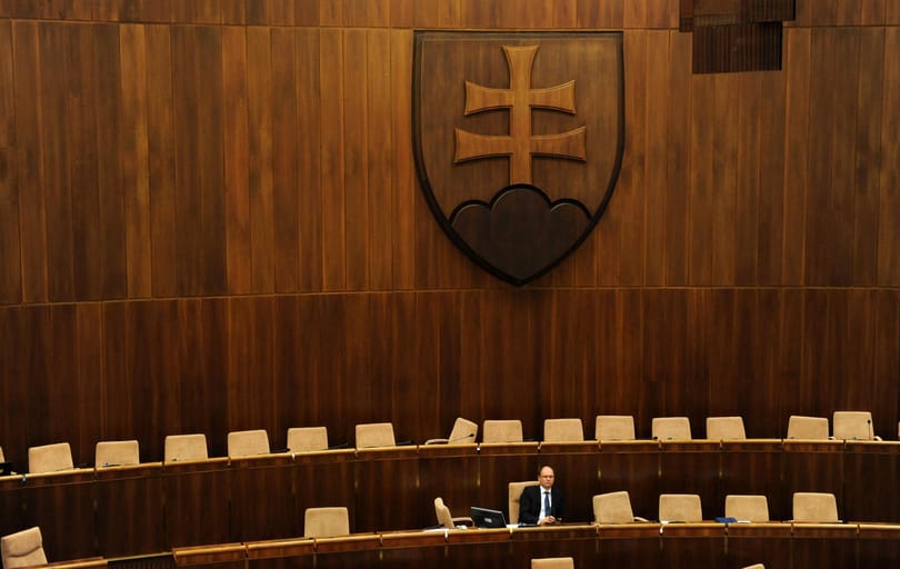Kibertámadásnak hitték, de csak egy kétbalkezes politikus miatt halt le a szlovák parlament rendszere
