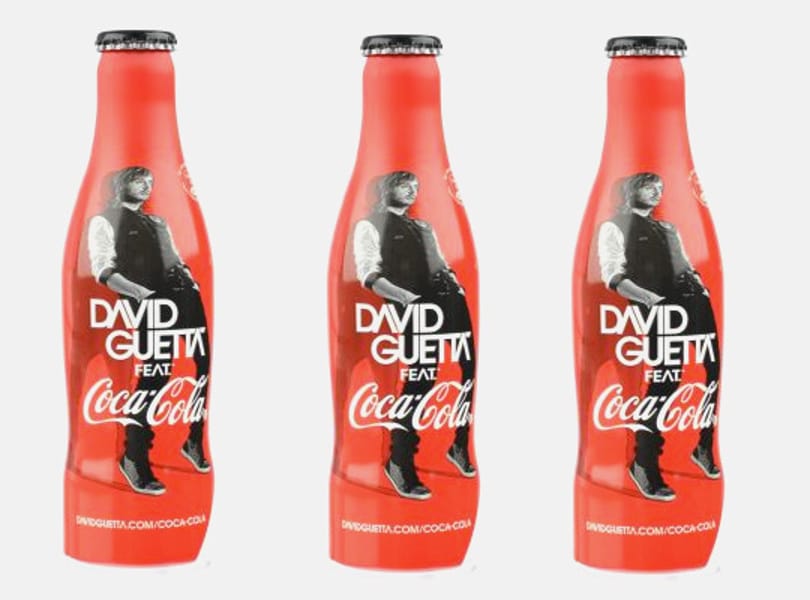 David Guetta pózol az új exkluzív Coca-Cola palackon
