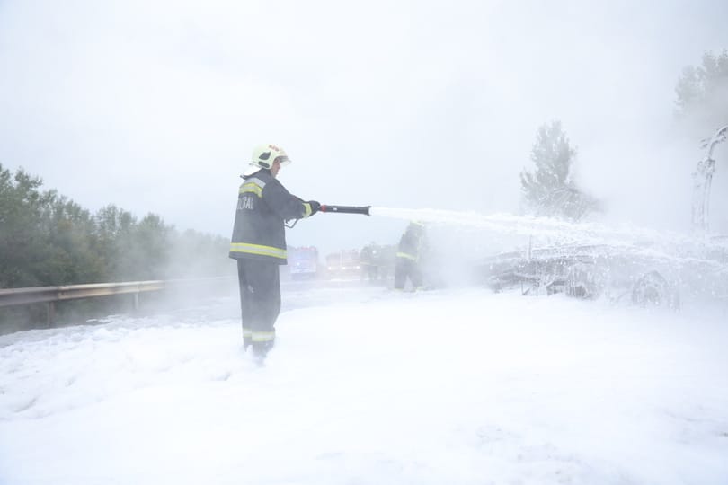 Porrá égett egy kamion pótkocsija az M9-esen – fotókkal