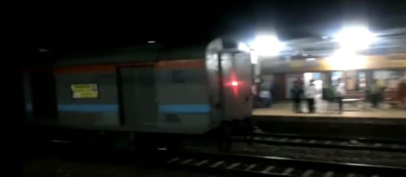 45 percen át száguldott irányítatlanul egy elszabadult vonat Indiában – videó