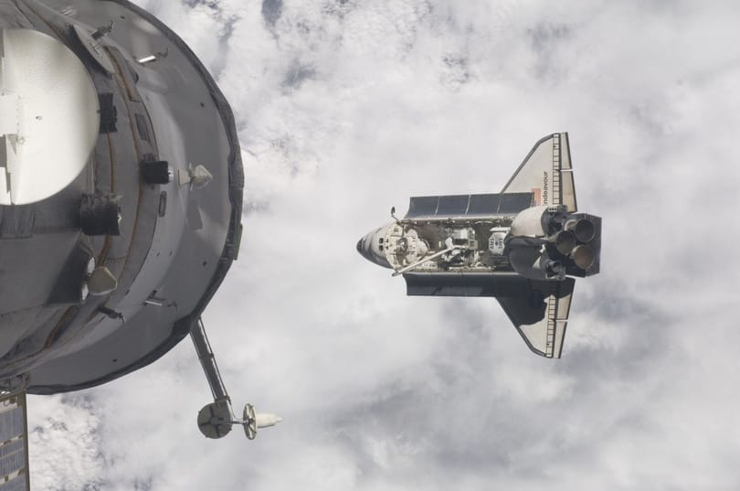 Fotók az űrből: az Endeavour kiköt a Nemzetközi Űrállomáson