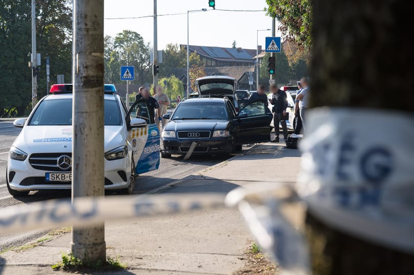 Elegük van a határ mentieknek abból, hogy filmbe illő akciókban üldözik az embercsempészeket az osztrák rendőrök