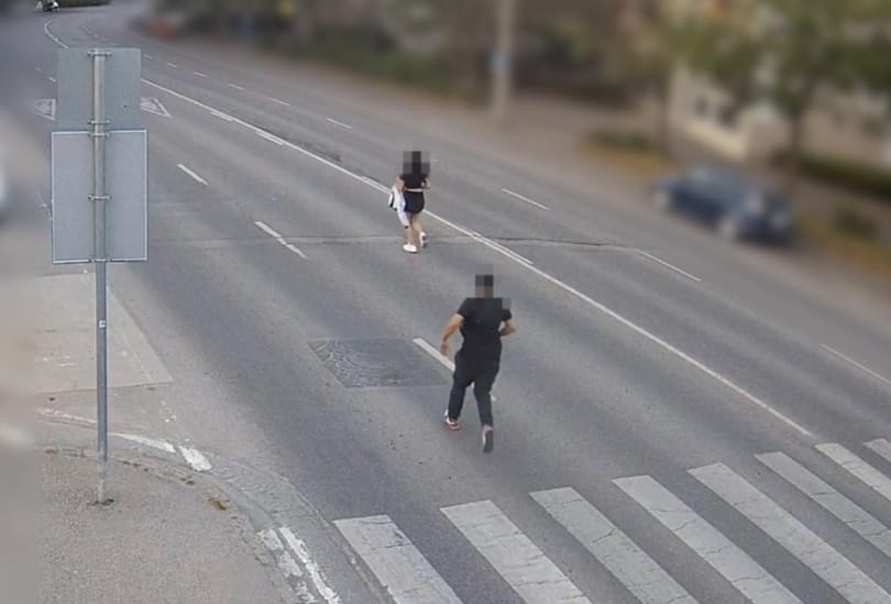 A nyílt utcán kergették a kecskeméti lányt, így végül a rendőrségen keresett menedéket