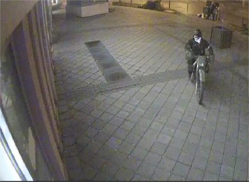 A rendőrség szerint akár halott is lehet mára a budapesti kettős bankrobbantás elkövetője