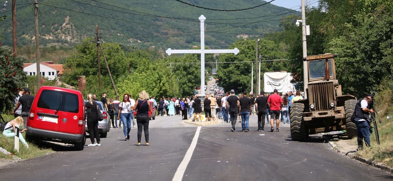 A torlaszok elkerültek Koszovó határáról, a válság azonban marad