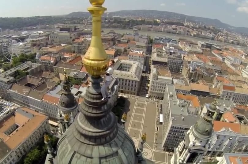 Felmászott a Bazilika tetejére a világhírű mászófenomén – videó