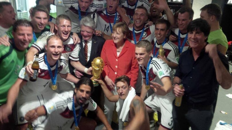 Merkel az öltözőben lepte meg a világbajnokokat – fotó