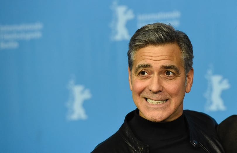 Elütötték a motorozó George Clooney-t Szardínián