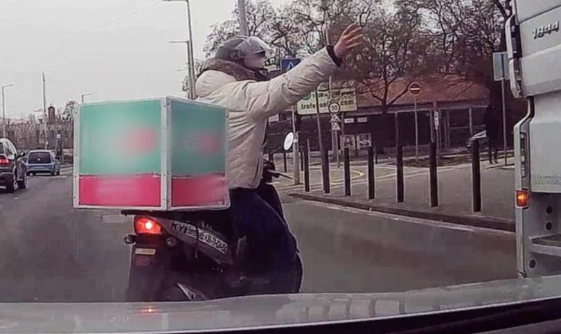 Videó: Nem csak a szabálytalan sofőrök, a jó fejek is megérdemlik, hogy sokan lássák őket 