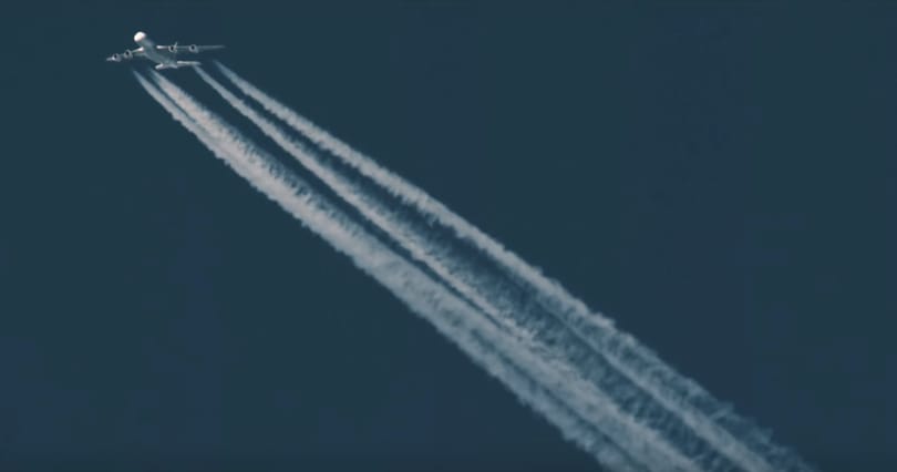 A chemtrail-hívők ezt a videót fogják lobogtatni: 160 km-en keresztül húzta maga után a csíkot a repülő