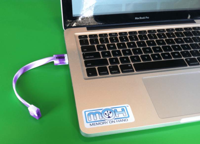 Hordja karkötőként USB kulcsát! [videóval]