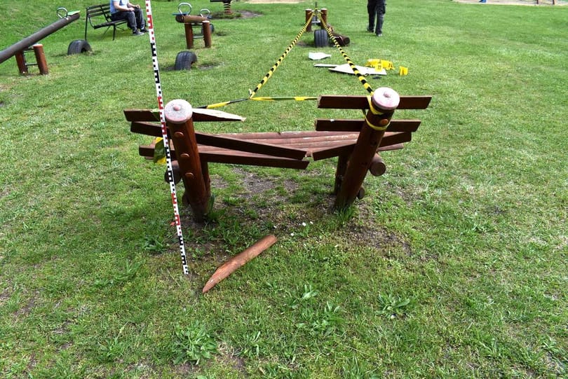 Színtiszta vandalizmus: egy salgótarjáni pár láncfűrésszel és bozótvágóval tett tönkre egy játszóteret