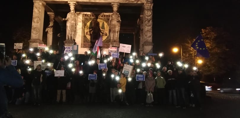 Több európai országban is a CEU-ért tüntetett a Momentum - fotók