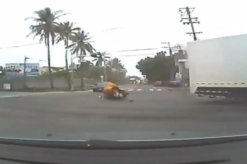 Kétszer is megúszta a kivégzést a kamikaze-robogós - videó